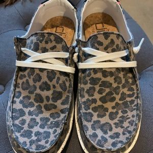 Hey Dude Women’s Wendy Size 10. Like new!